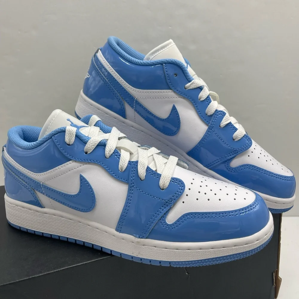 Jordan WMNS AIR JORDAN 1 LOW SE 
WHITE/LEGEND BLUE FZ3929 114
 Sneakers - Picture 3 of 16